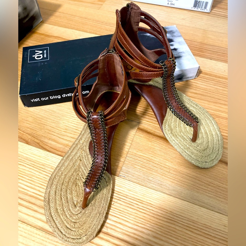 Dolce Vita Brown Sandals, size 6